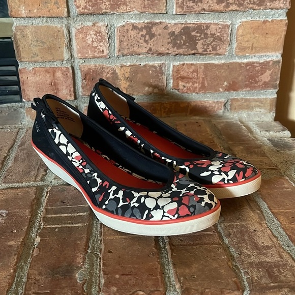 Keds Red Black Floral Camo Slip-On Wedge Shoes - Picture 1 of 8